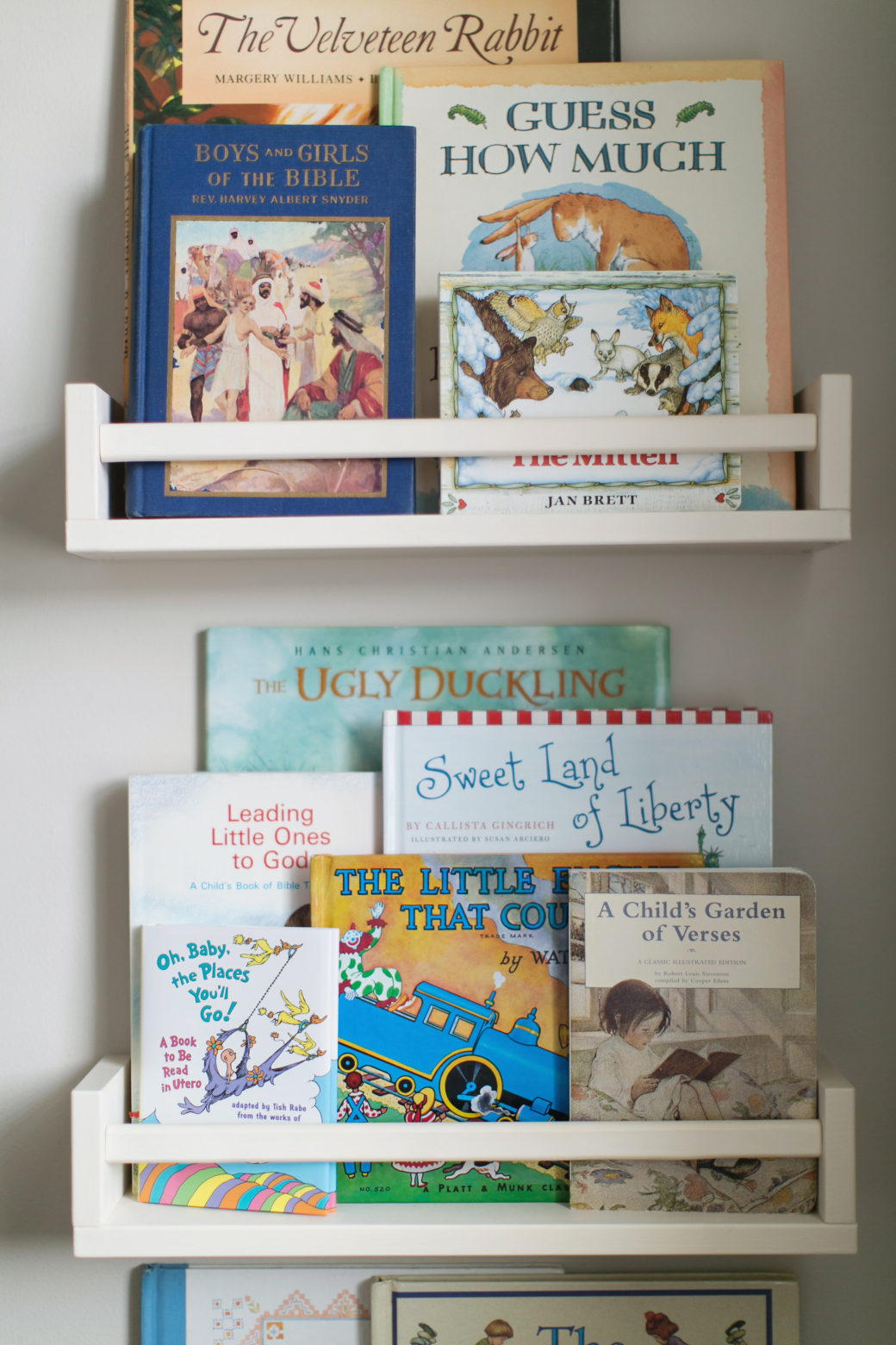 View of 20 Easy DIY Wall Decor Ideas: How to Decorate on a Budget