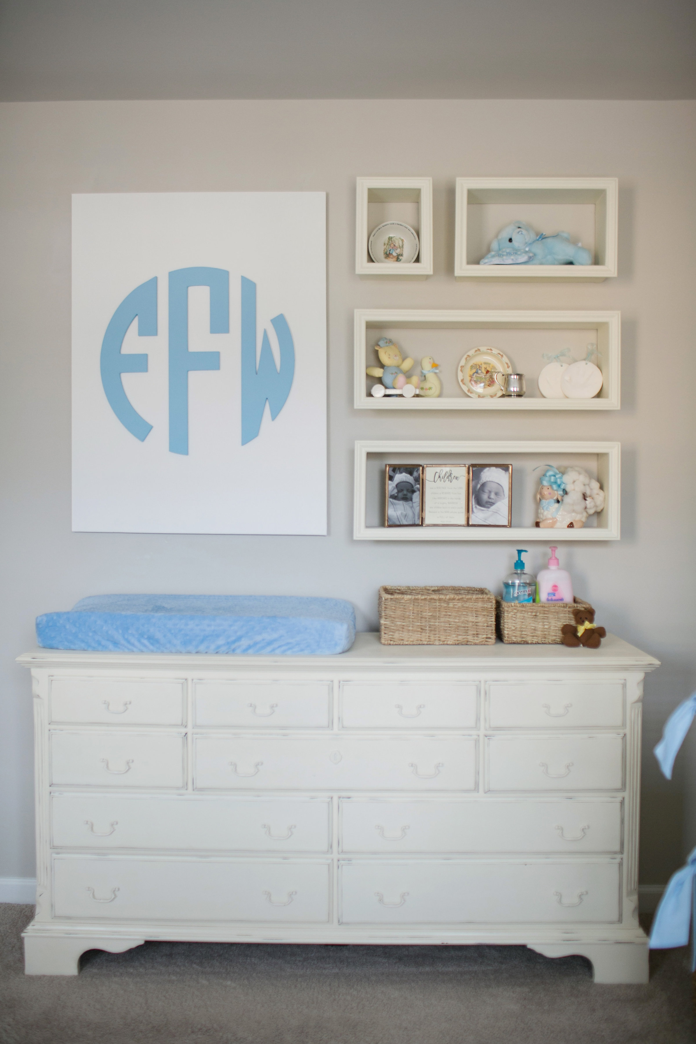 DIY Monogrammed Canvas - Home and Hallow