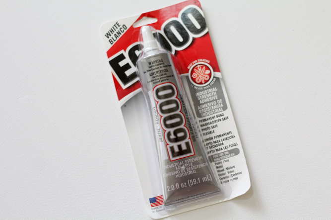 one tube of unopened E6000 permanent adhesive glue 