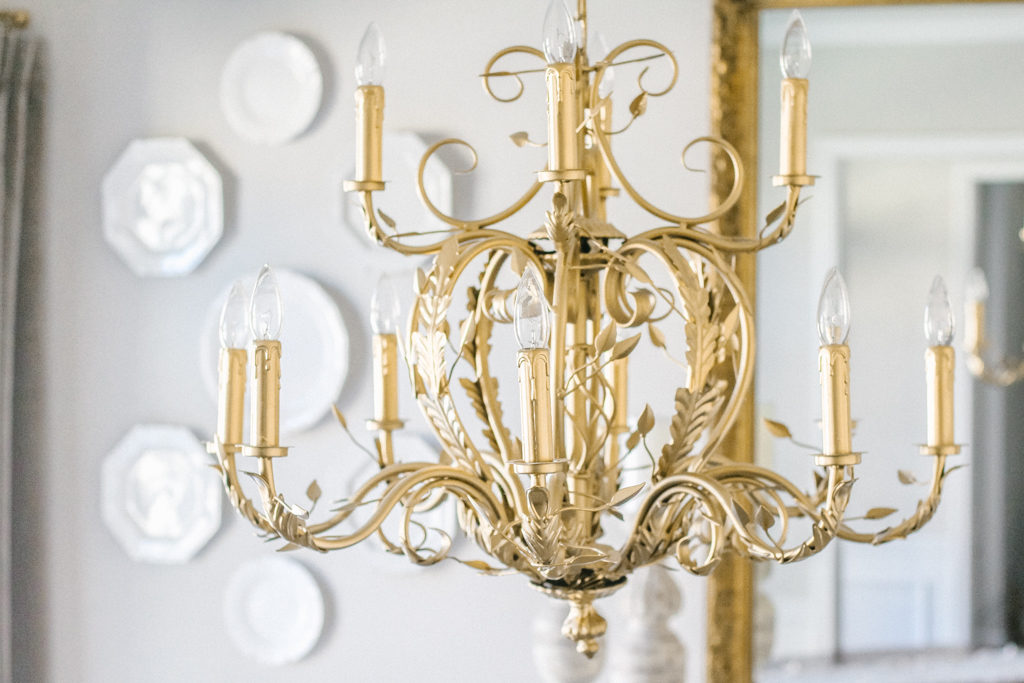 Diy Gold Spray Painted Chandelier, How To Paint A Gold Chandelier