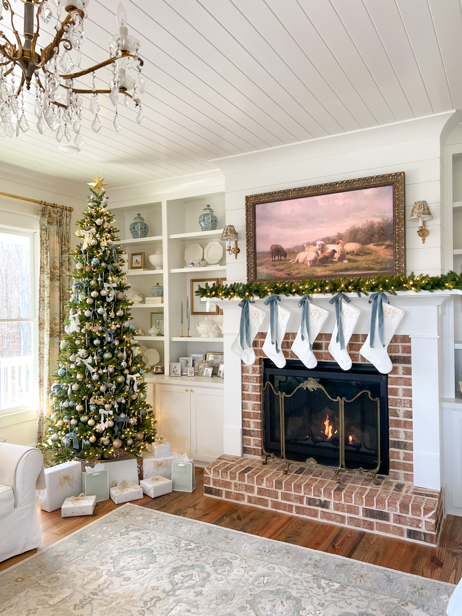 Christmas Home Tour 2022 - Home and Hallow